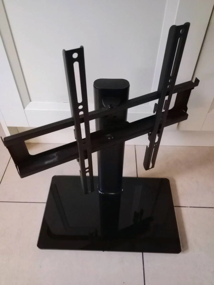 TV stand swivel movement - Image 2
