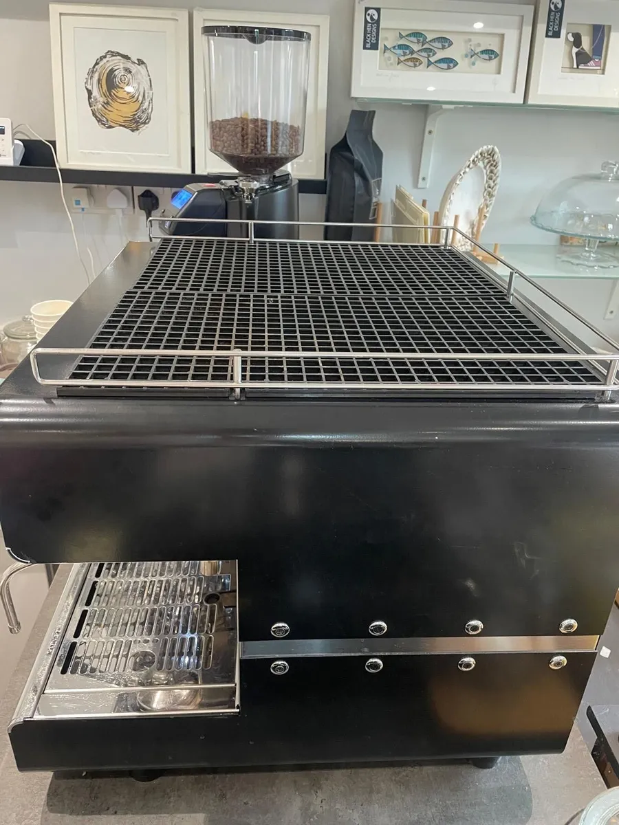 COFFEE MACHINE / COMMERCIAL - Image 3