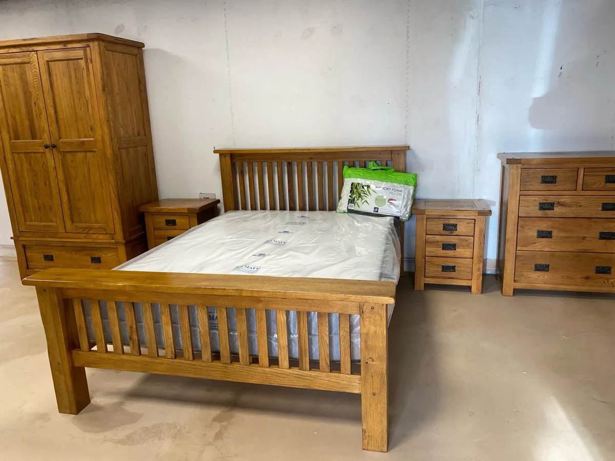 Solid oak bedroom furniture ex display full set - Image 1