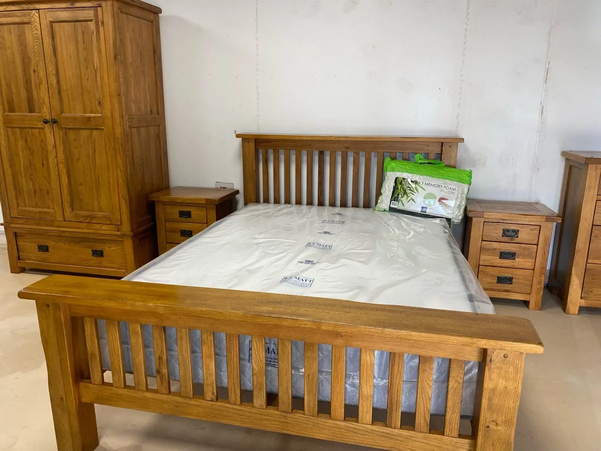 Solid oak bedroom furniture ex display full set - Image 2