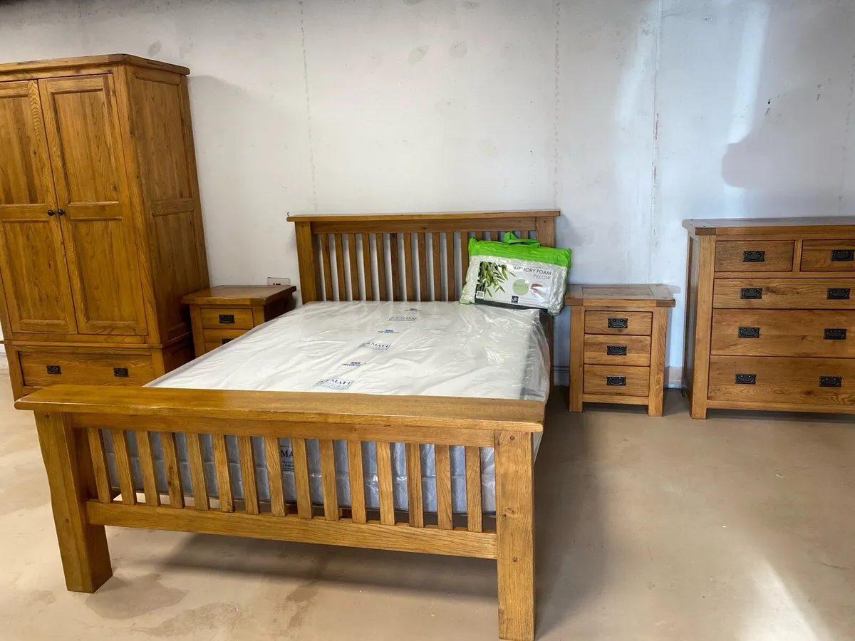 Solid oak bedroom furniture ex display full set - Image 4