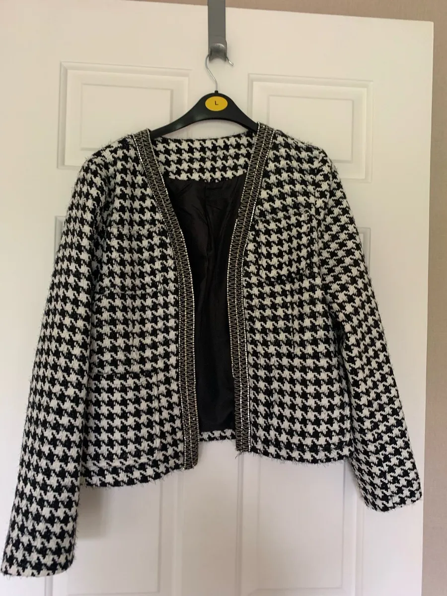 Black & White Houndstooth Jacket – Size L - Image 1