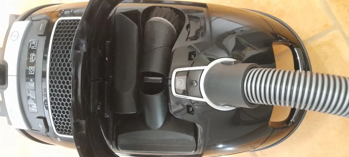 Miele vacuum cleaner - Image 3