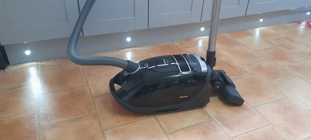 Miele vacuum cleaner - Image 2