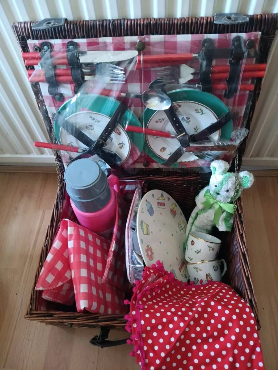 Picnic Basket - stocked with everything you'd need - Image 1