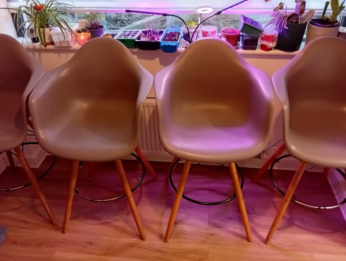 Luxury Quality Comfortable XL-Bar stools set - Image 3