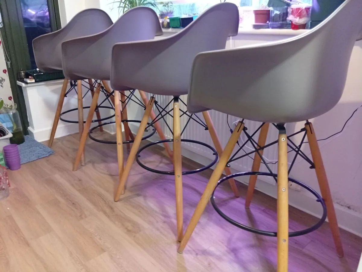 Luxury Quality Comfortable XL-Bar stools set - Image 2