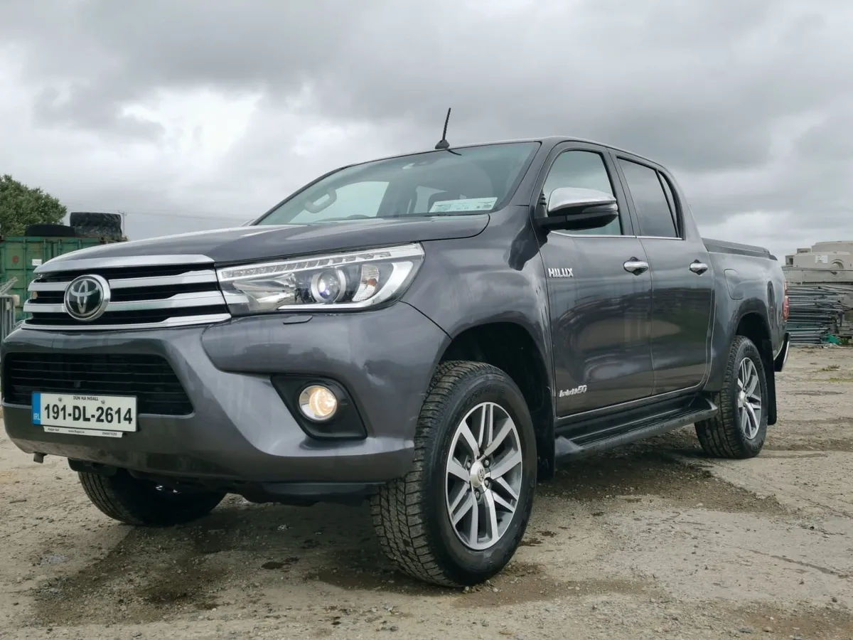 2019 Toyota Hilux Invincible - Image 3