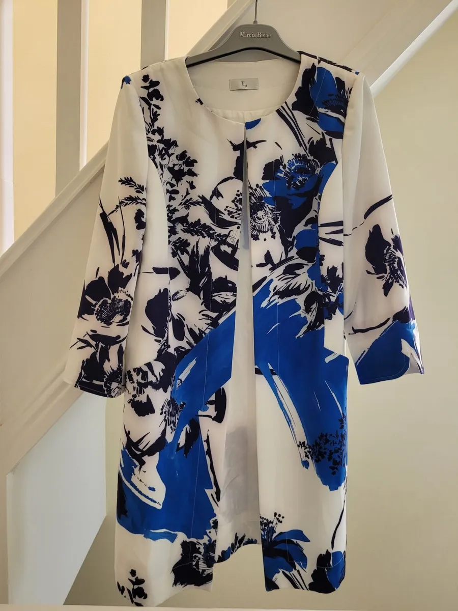 Womens Coat Size 10 - Image 4