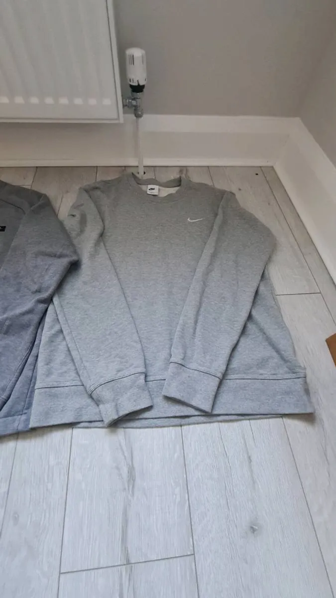Nike jumpers - Image 3