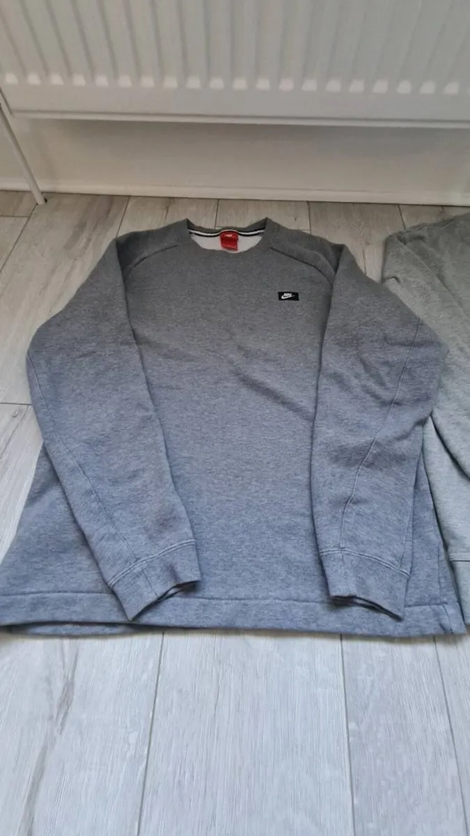 Nike jumpers - Image 2