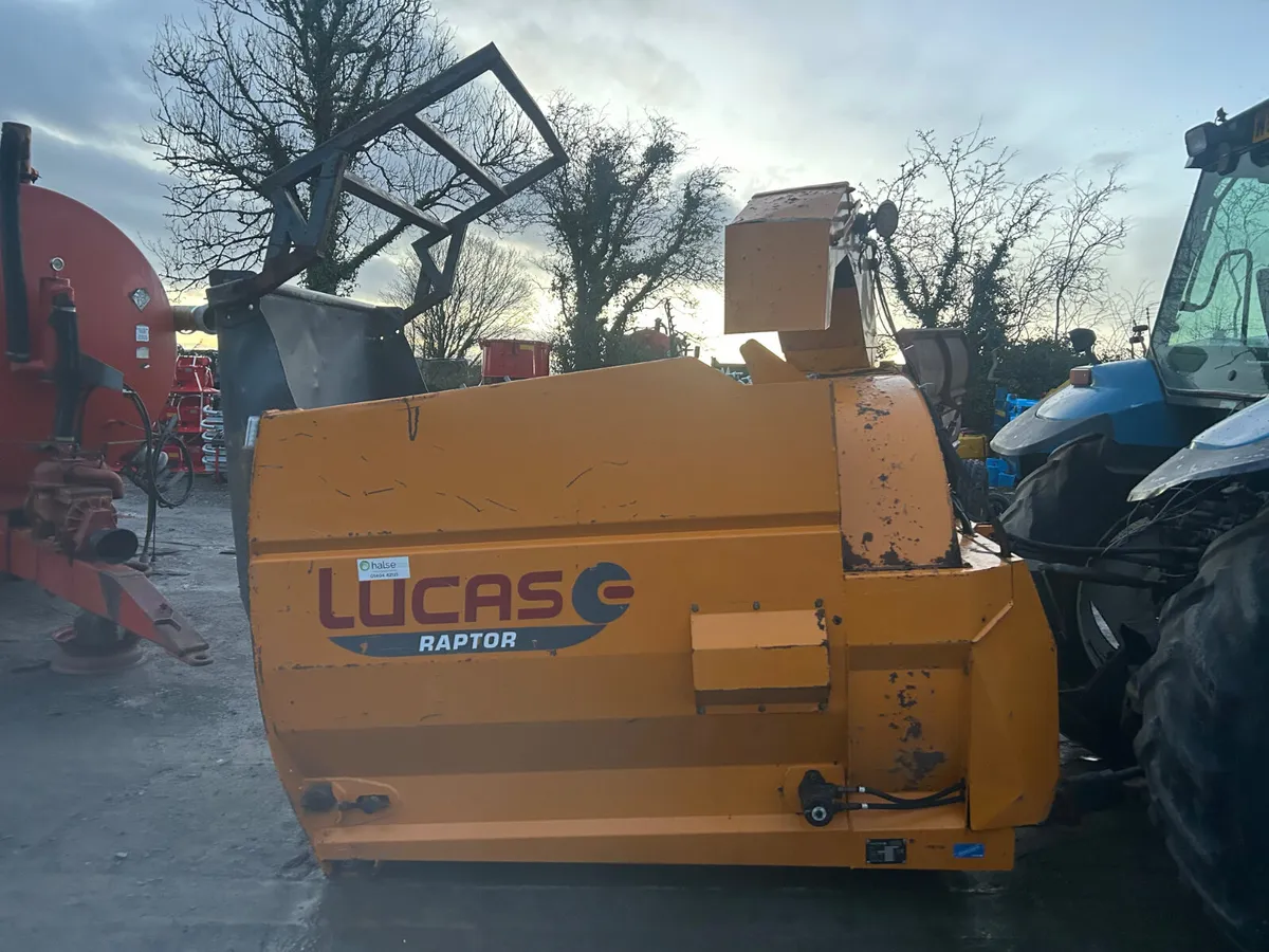 2021 Lucas Raptor Straw Bedder - Image 4