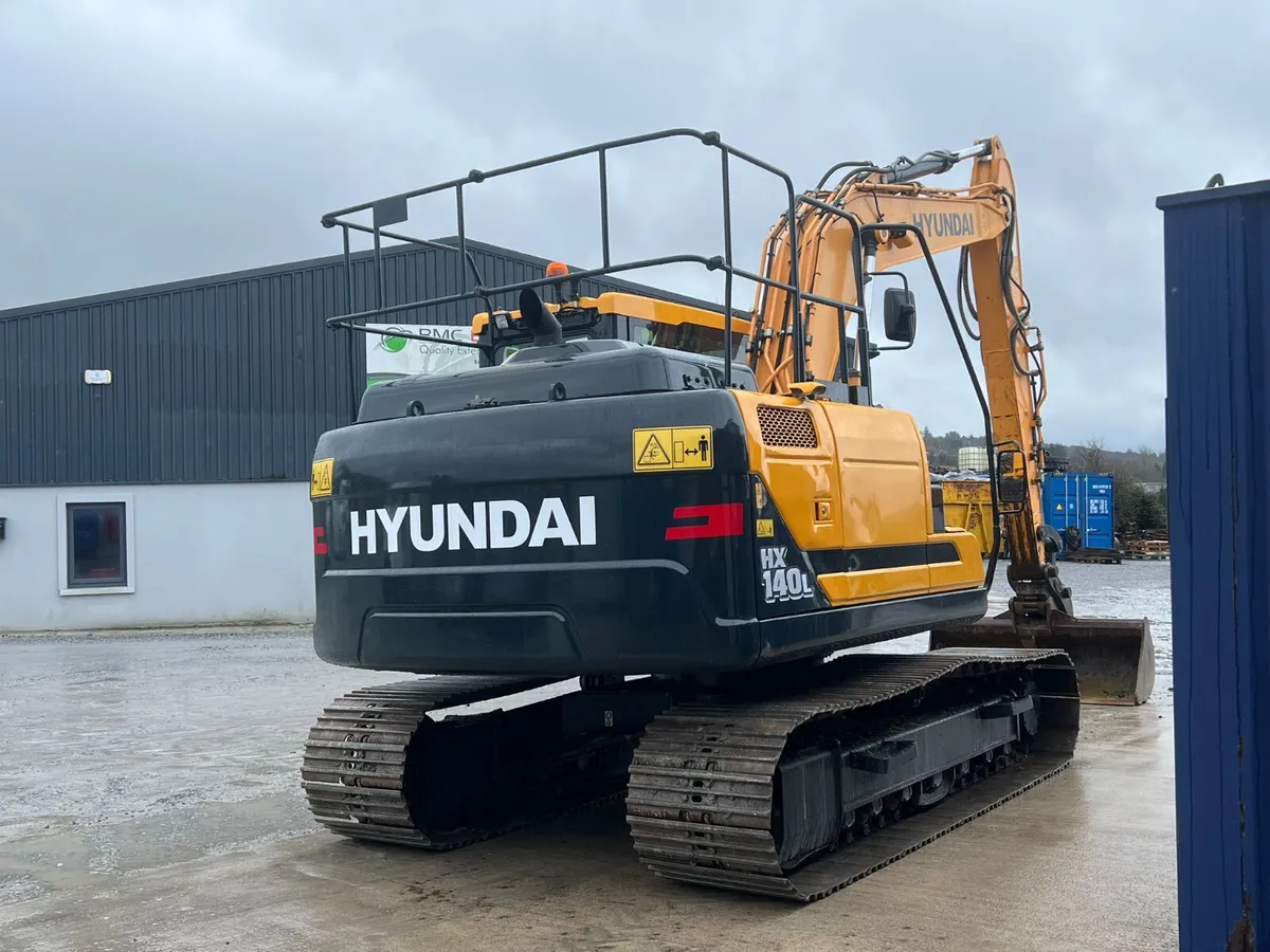 2017 Hyundai 140 - Image 4