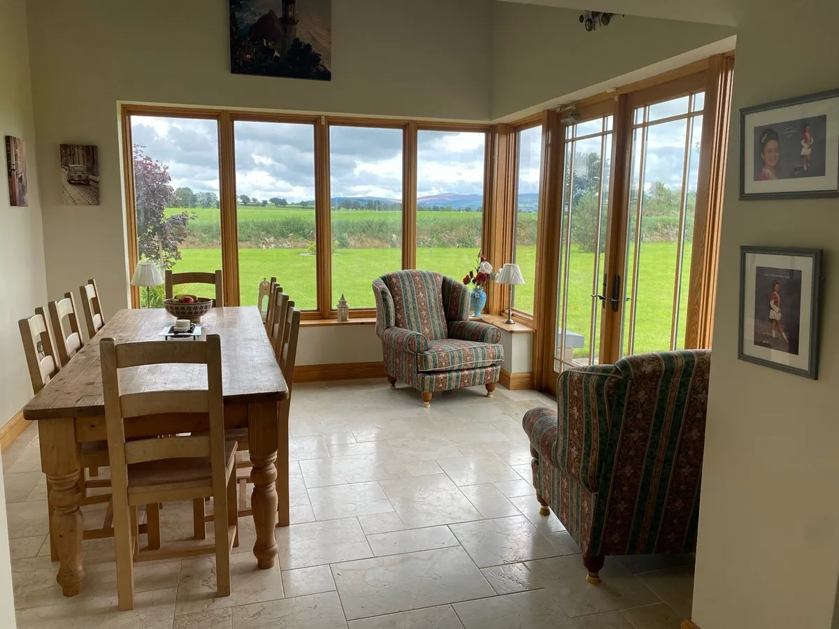 Kitchen Table and Chairs - Image 2