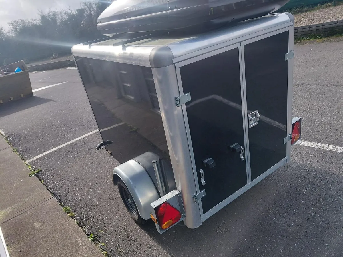 Camping Car Trailer - Image 1