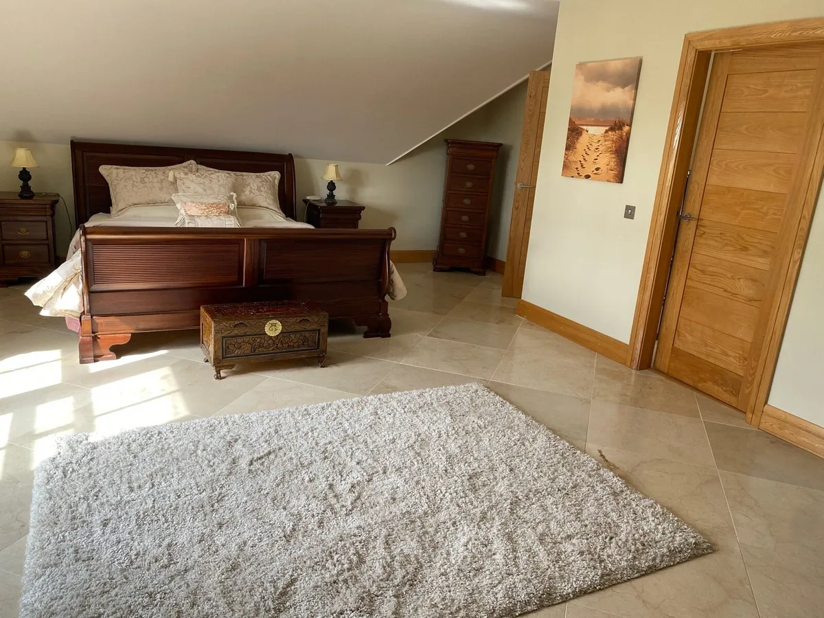 6 ft mahogany sleigh bed (tempur mattress) - Image 2