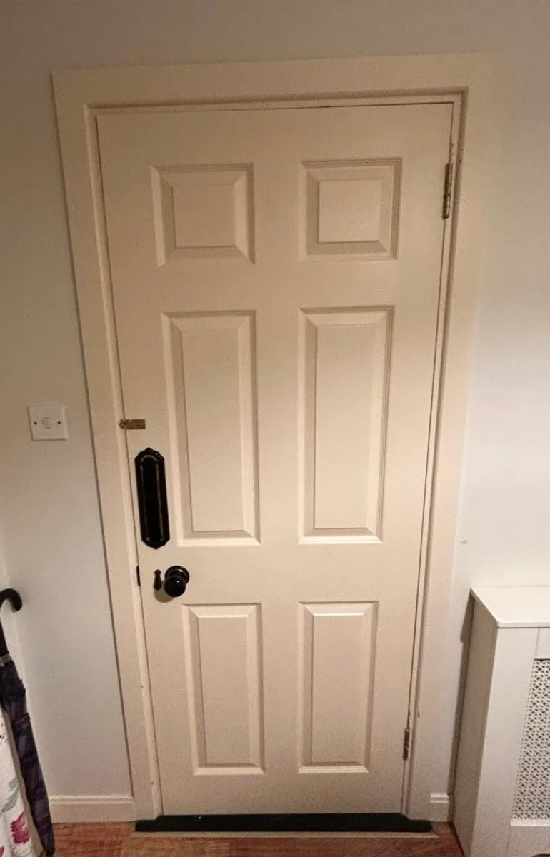 4x internal white 6x panel solid wood doors - Image 3