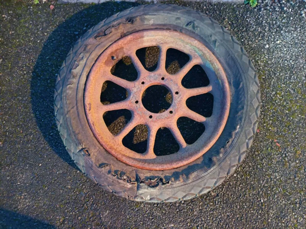 Vintage Artillery Wheel - Image 3