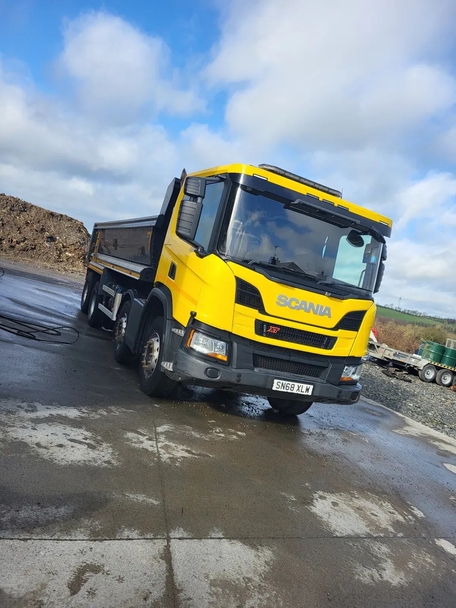 Grab lorry tar/tipper lorry - Image 1