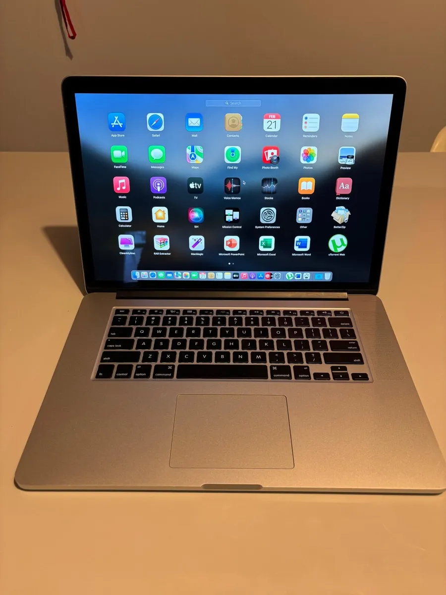 Macbook pro 15.4 - Image 2