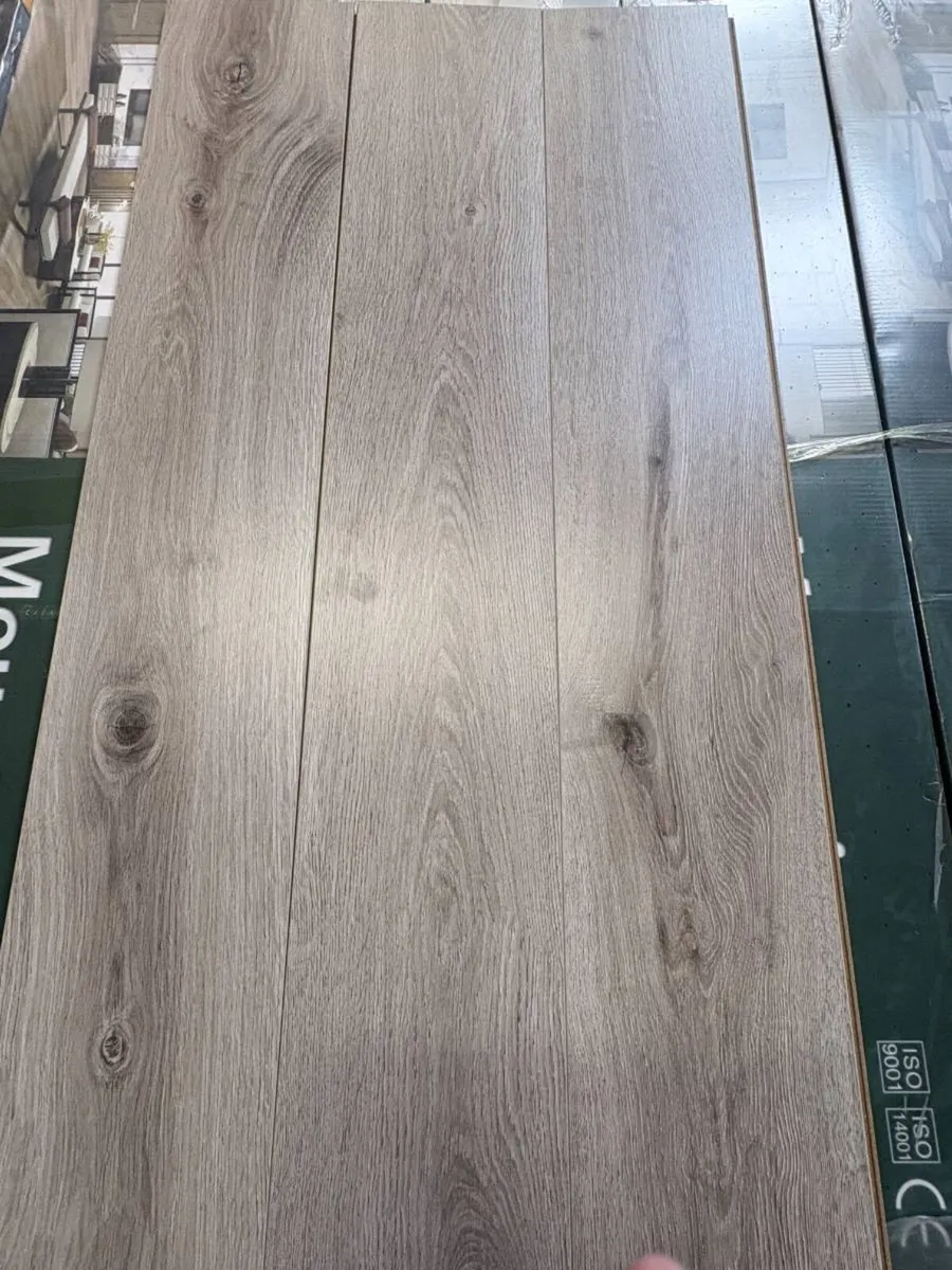 Brand new laminate flooring - Image 3