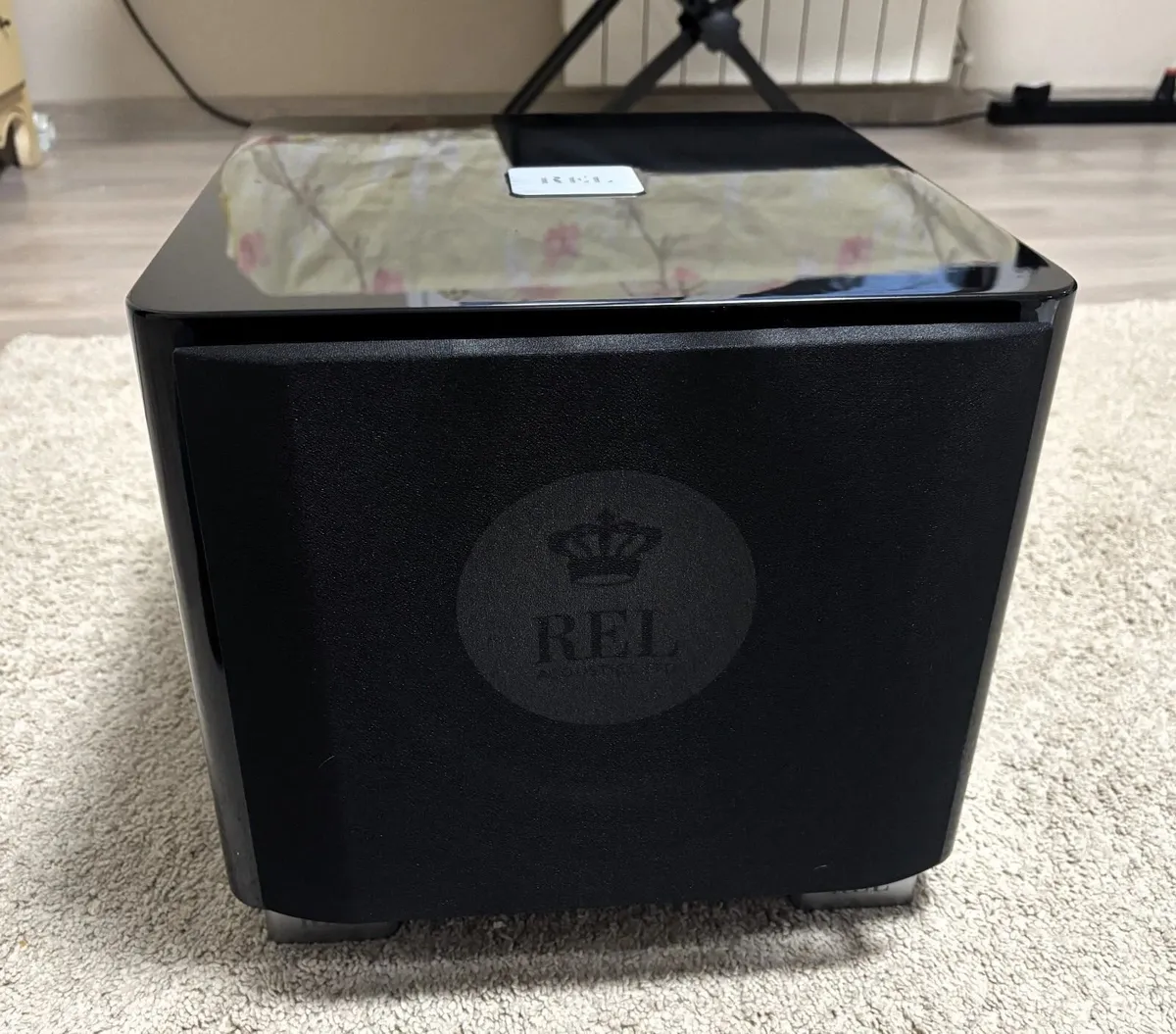 REL T9x - Active Subwoofer, Gloss Black - Image 1