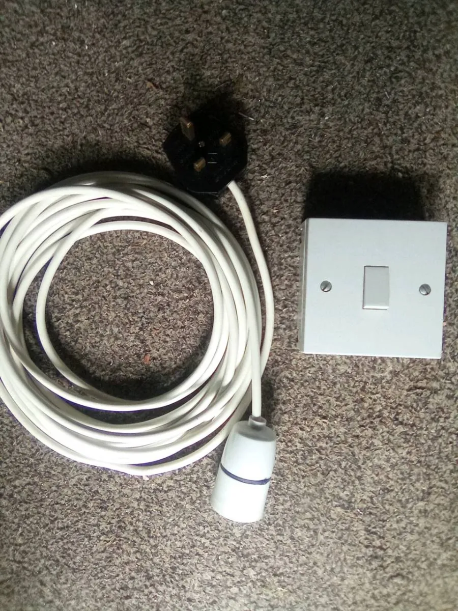 5. METRE. LEAD.  LIGHT.   AND.  LIGHT.  SWITCH - Image 1