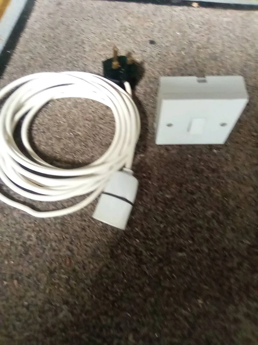 5. METRE. LEAD.  LIGHT.   AND.  LIGHT.  SWITCH - Image 2