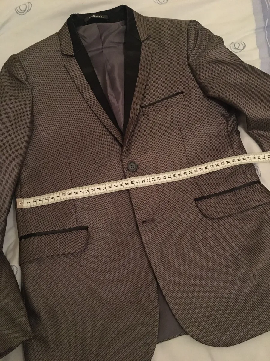 Boys communion/occasion suit - Like New - Image 4