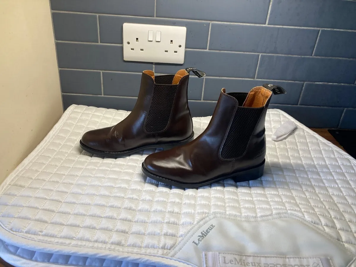 AS NEW  - Toggi  Ottowa kids leather jodhpur boots - Image 1