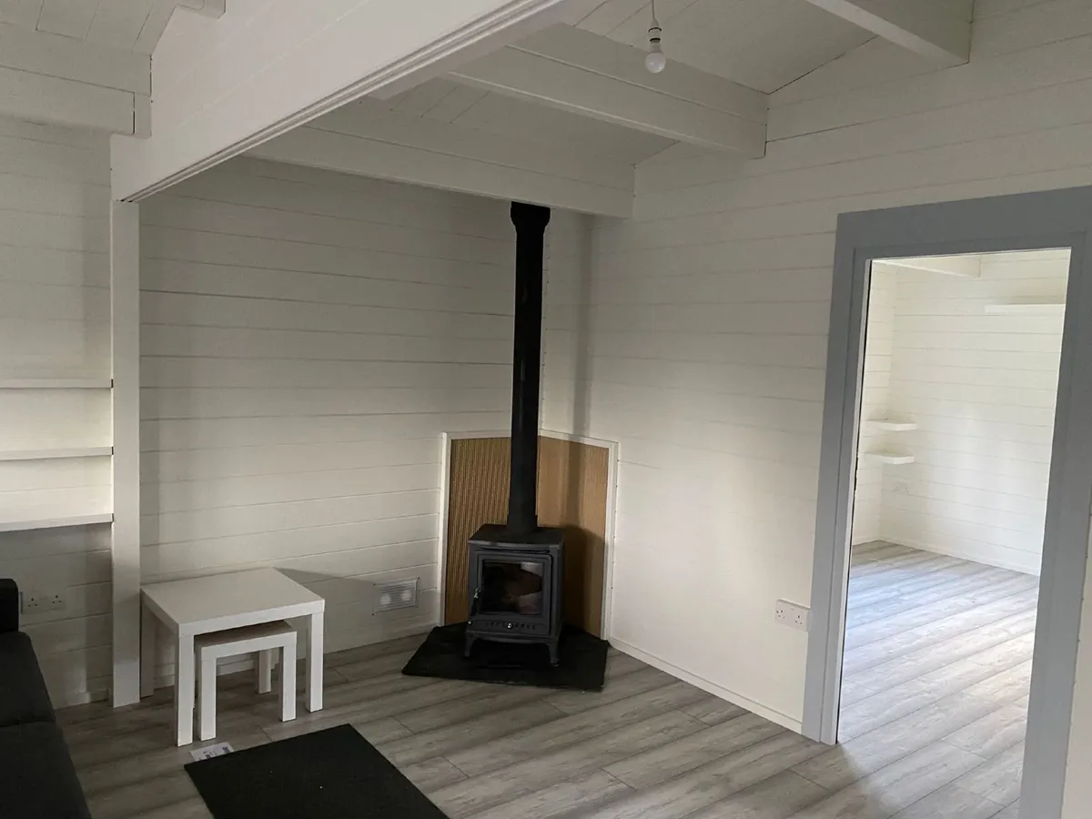 Timber/Log Cabin - Image 2