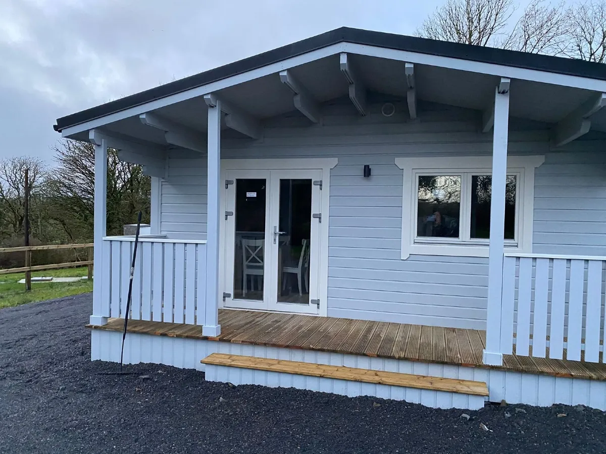 Timber/Log Cabin - Image 1