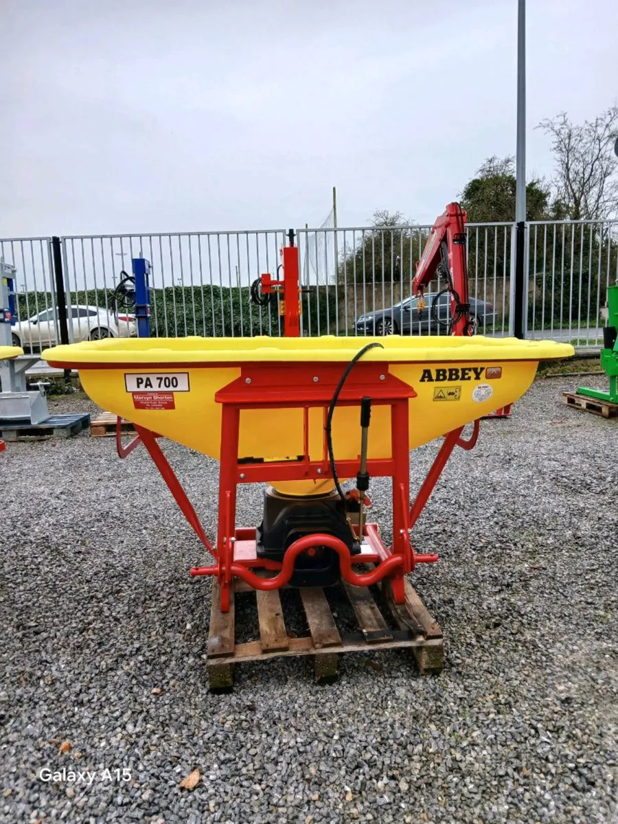 ABBEY FERTILISER SPREADERS - Image 2