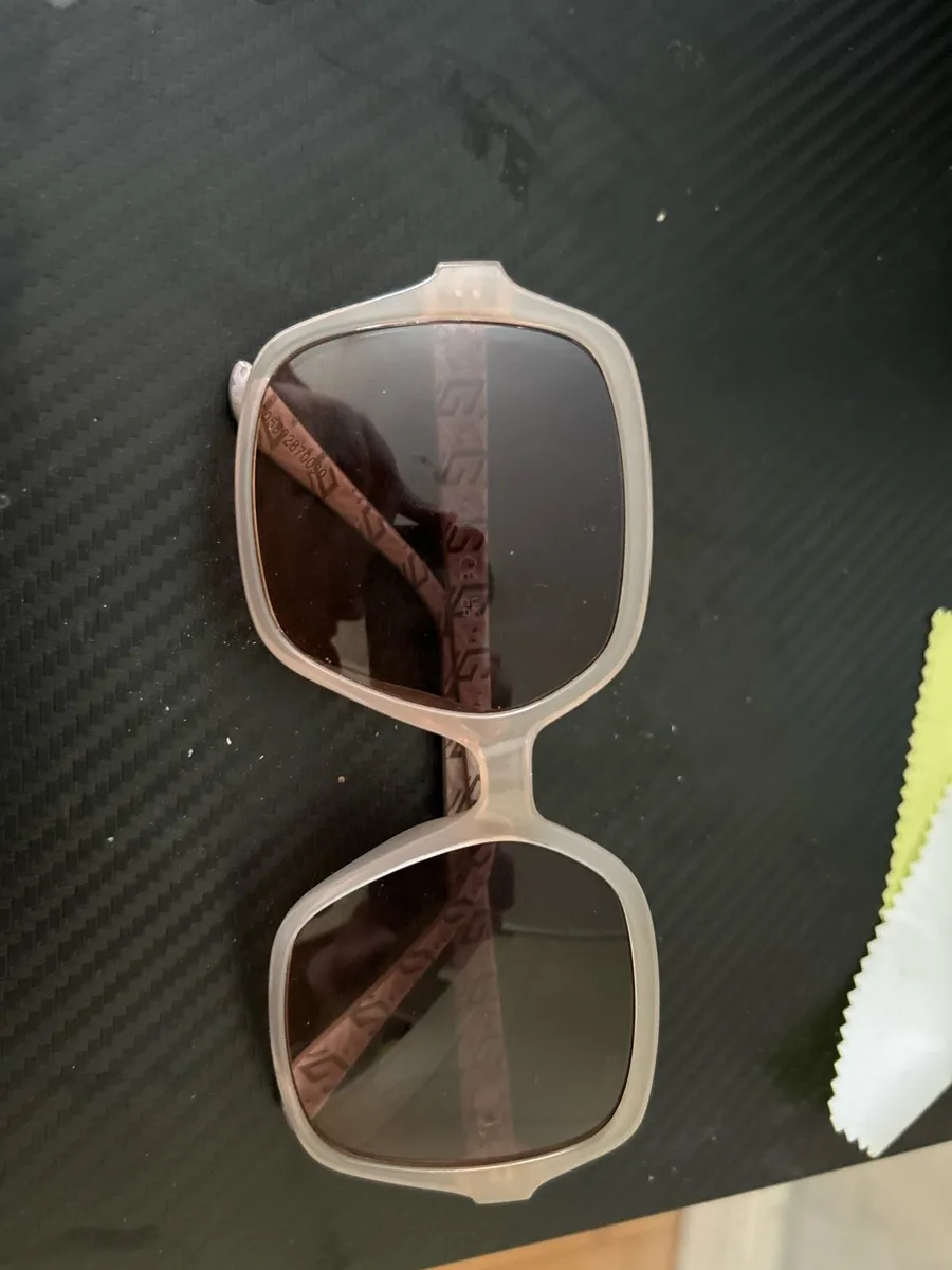Guess sunglasses - Image 1