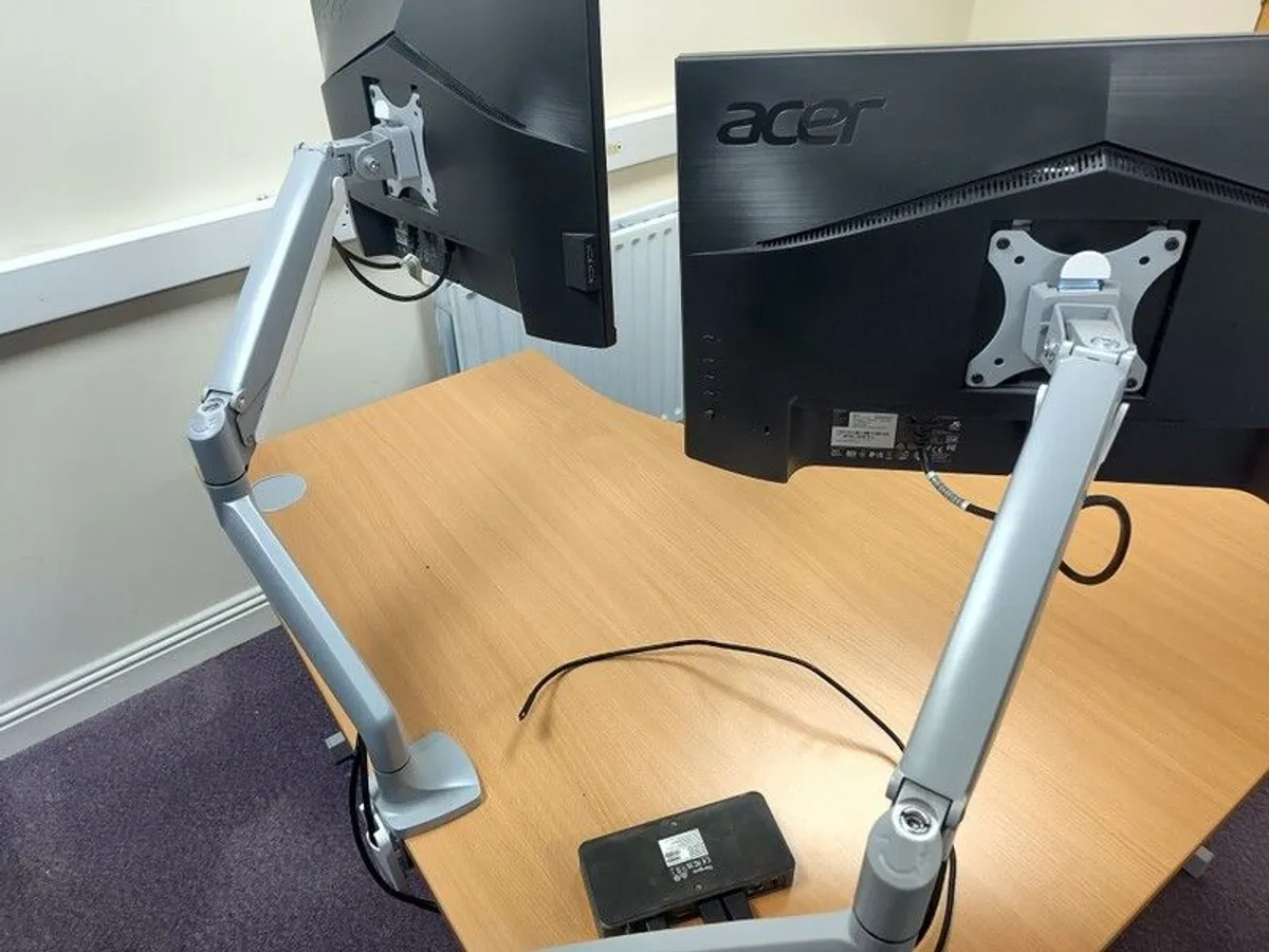 Two monitors, Docking station and arms - Image 2