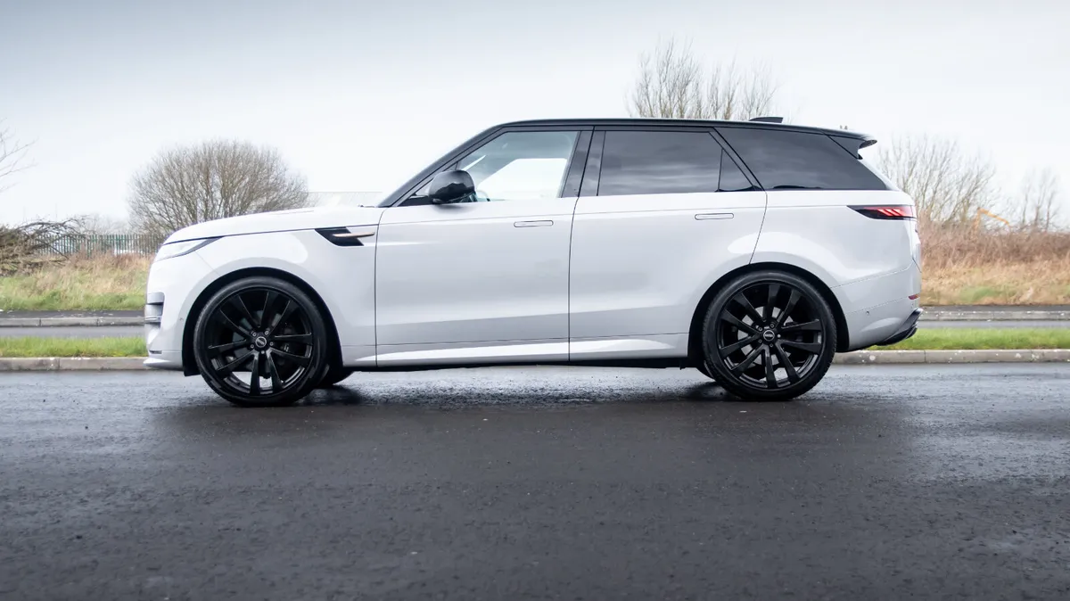 Land Rover Range Rover Sport 3L Diesel - Image 3
