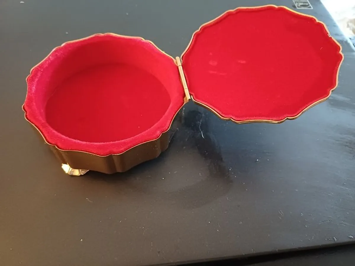 Vintage Stratton Trinket Box or Jewellery Box - Image 2