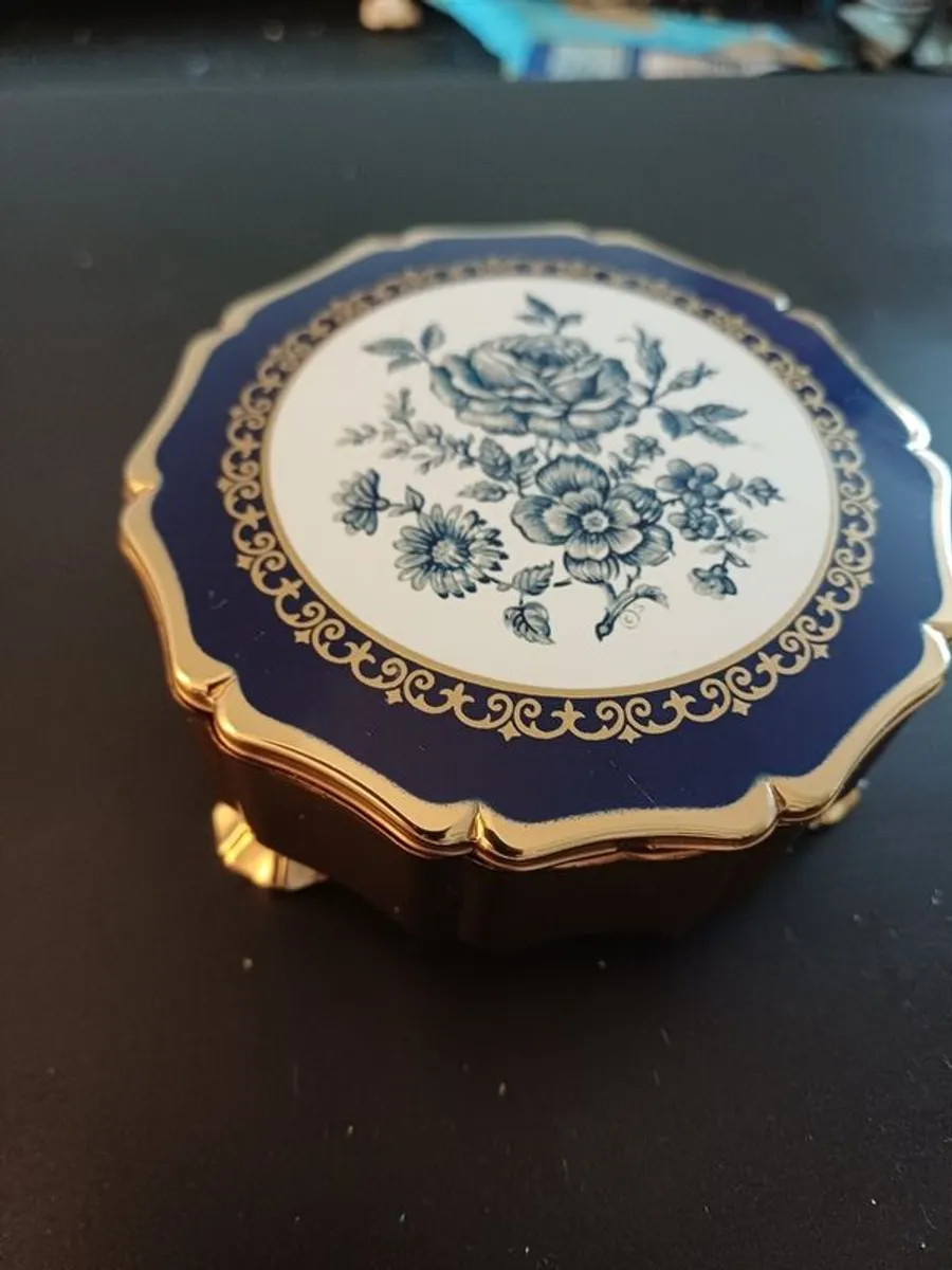 Vintage Stratton Trinket Box or Jewellery Box - Image 1