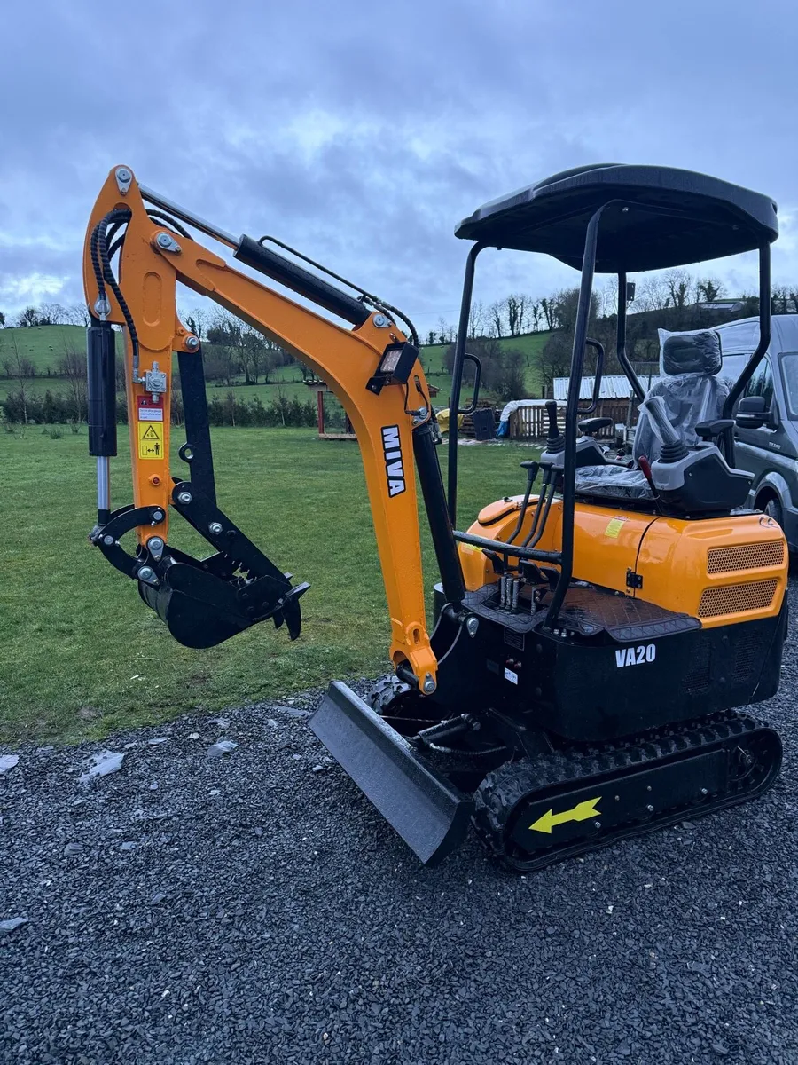 1.8T  mini digger diesel - Image 1