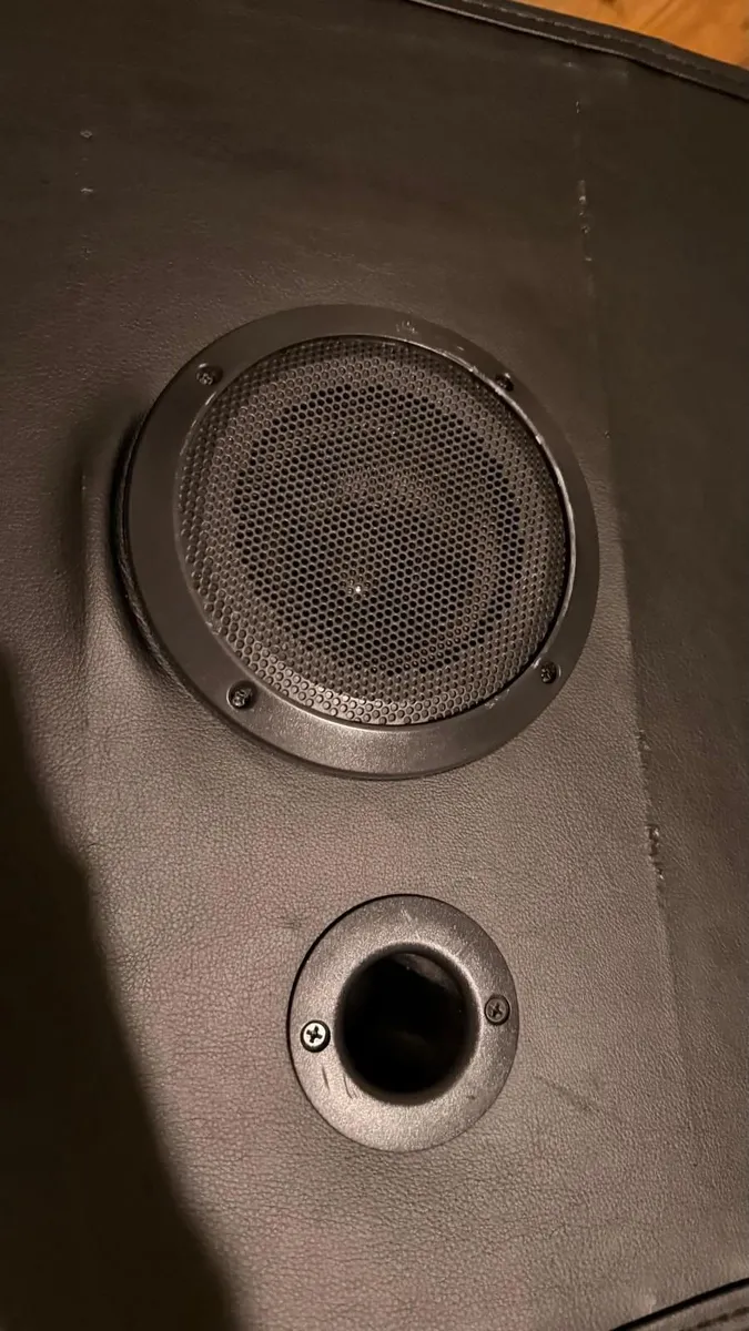 X rocker gaming chair- with built in speaker - Image 2