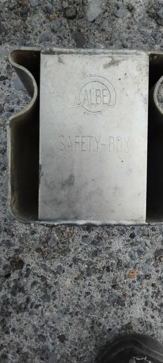 Trailer hitch lock - Image 3