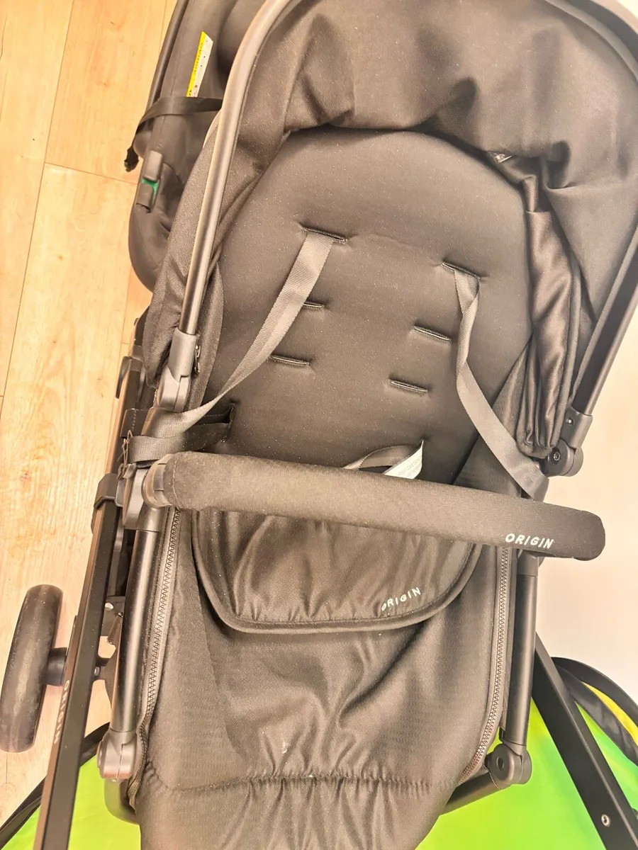 Bat stroller with basket - Image 1