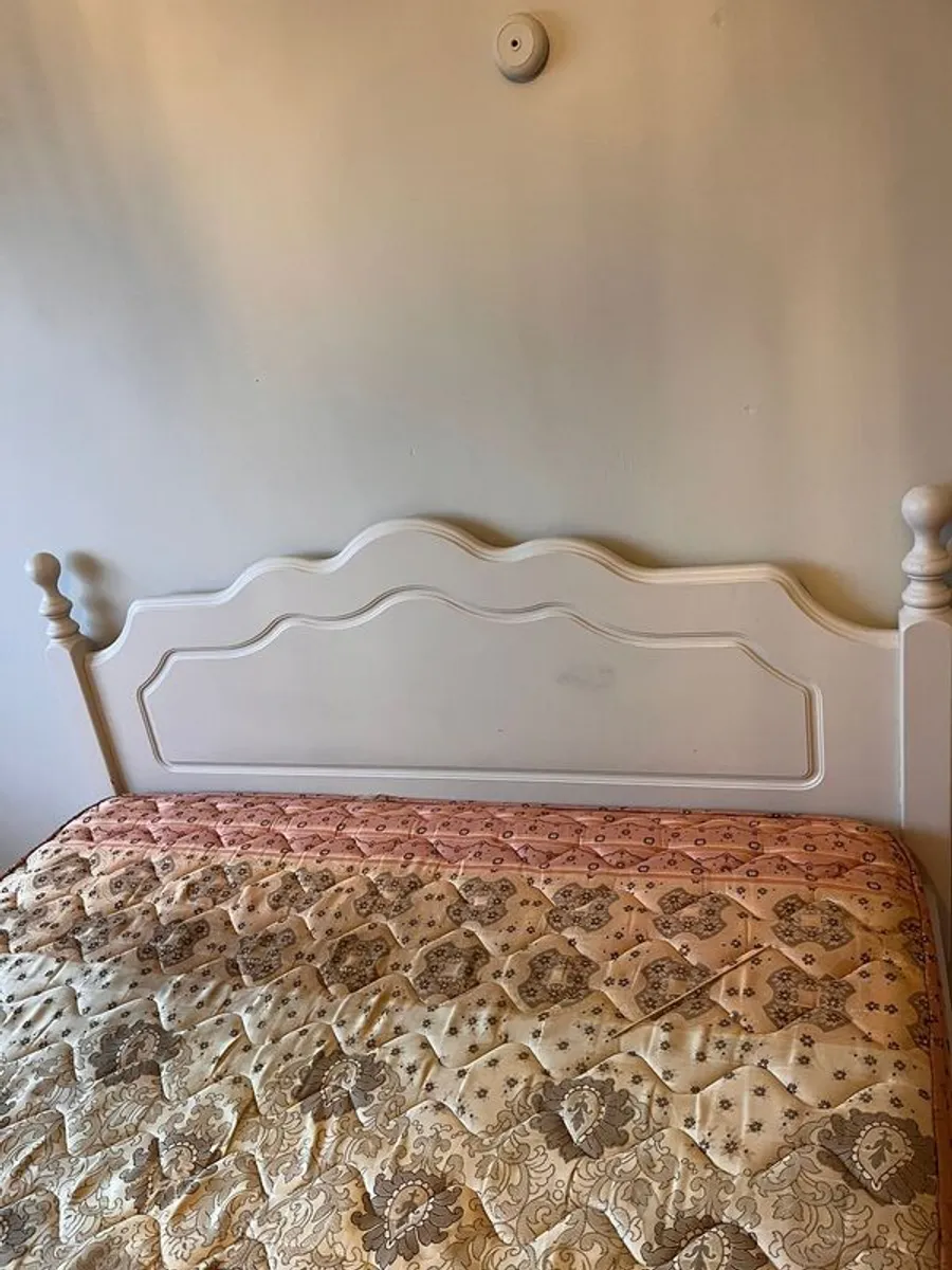 King Size bed & 2 x Lockers - Image 4