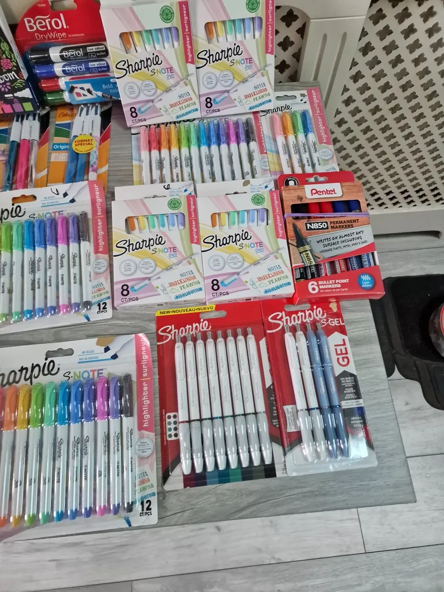 Bic pens,,permanent markers,,sharpie etc - Image 1