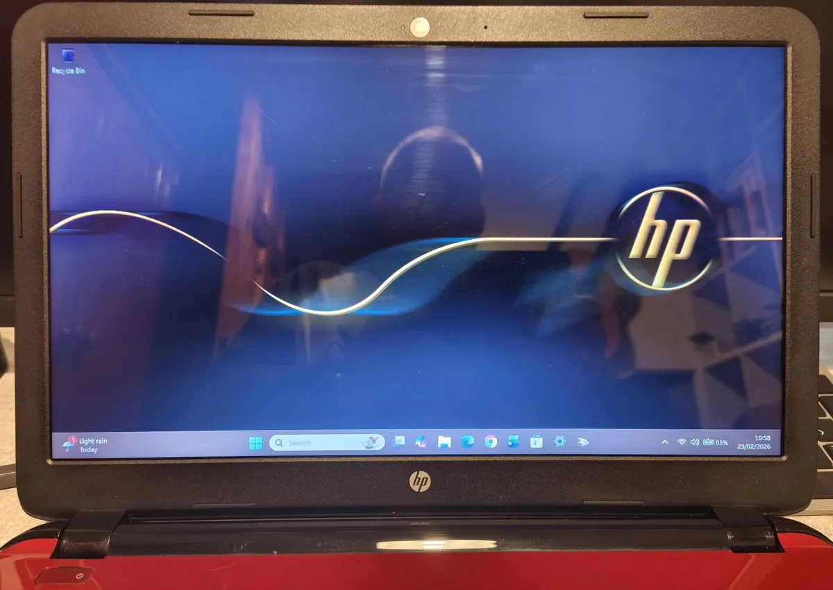 Red 15,6" i3 Windows 11 Laptop - Image 1