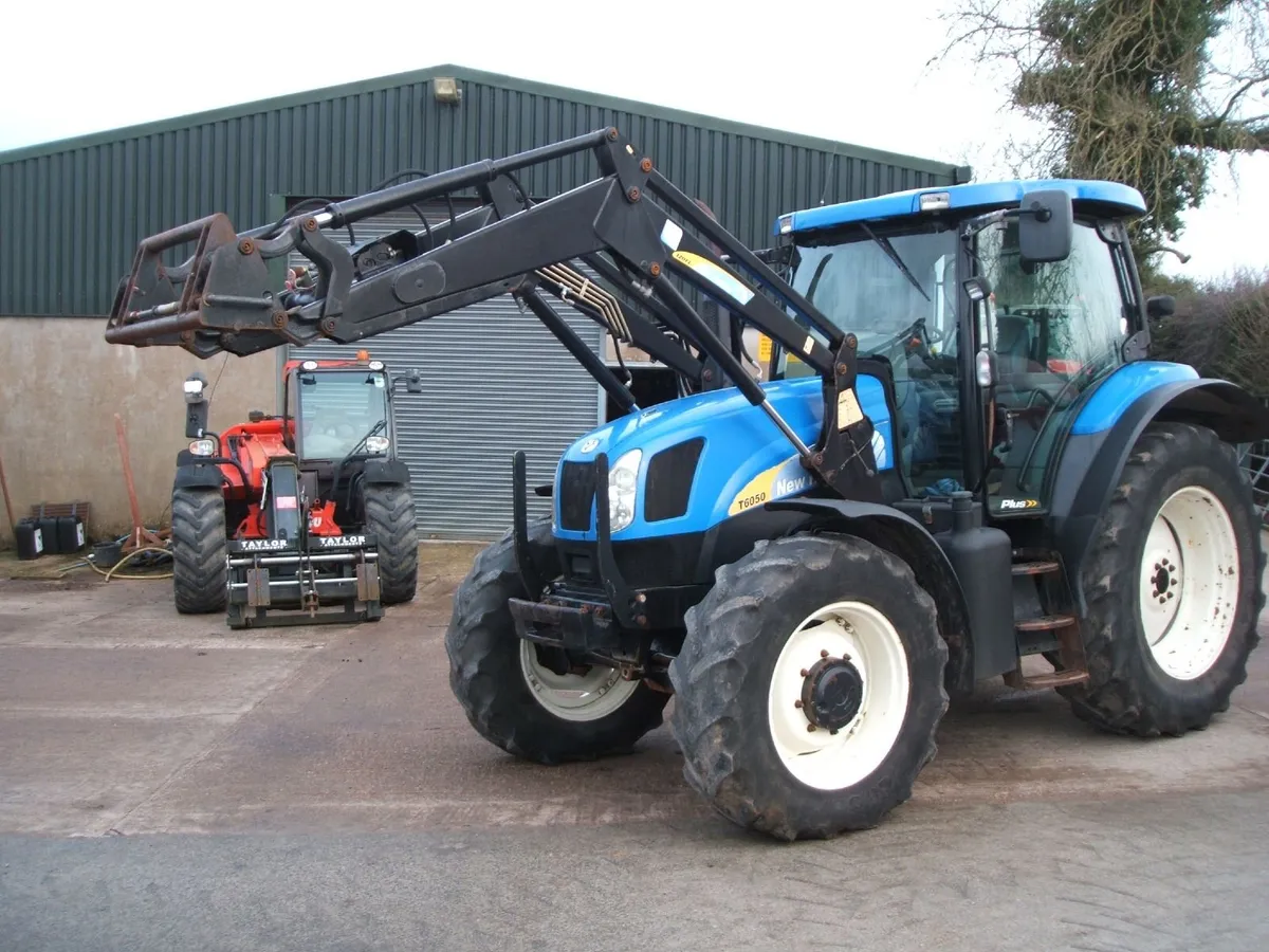2008 New Holland T6050 with loader - Image 2