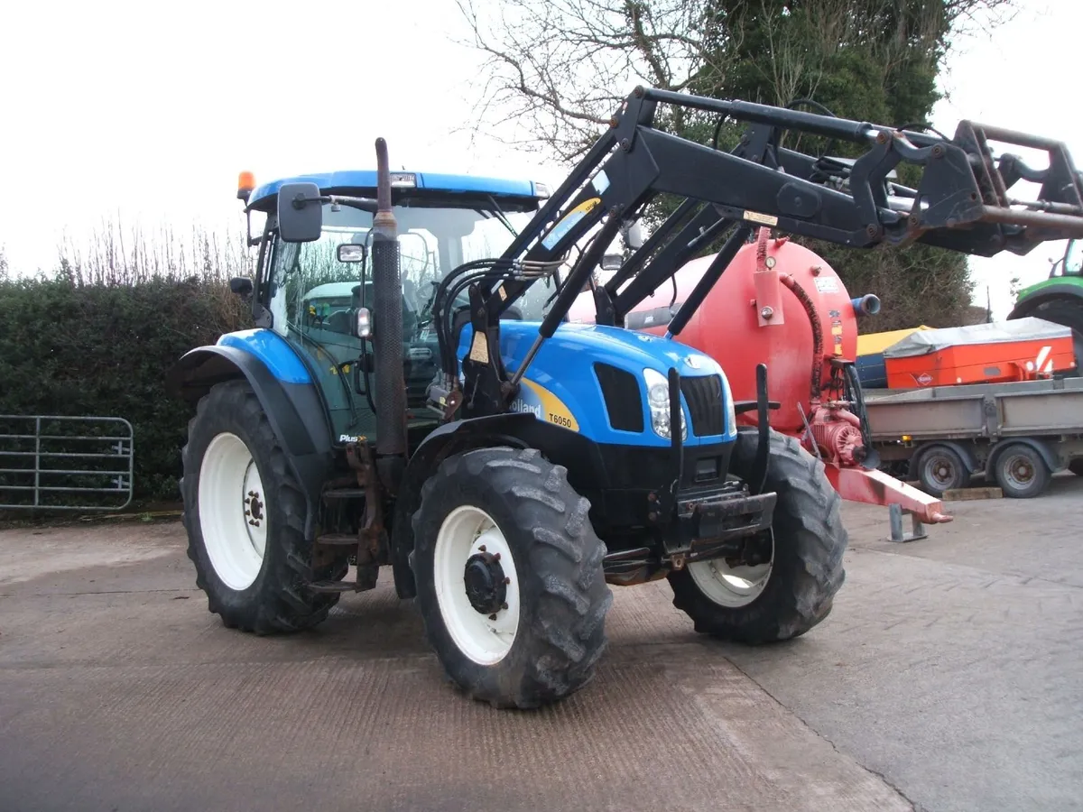 2008 New Holland T6050 with loader - Image 3