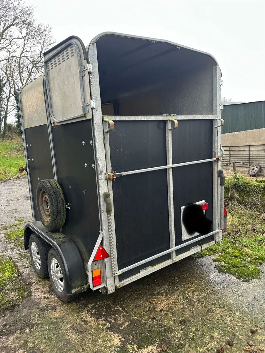 Horse box - Image 2