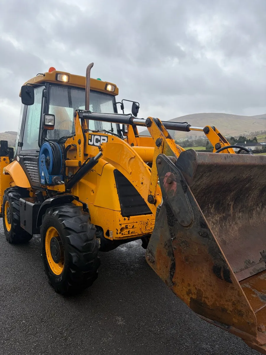 2011 JCB 2CX - Image 2