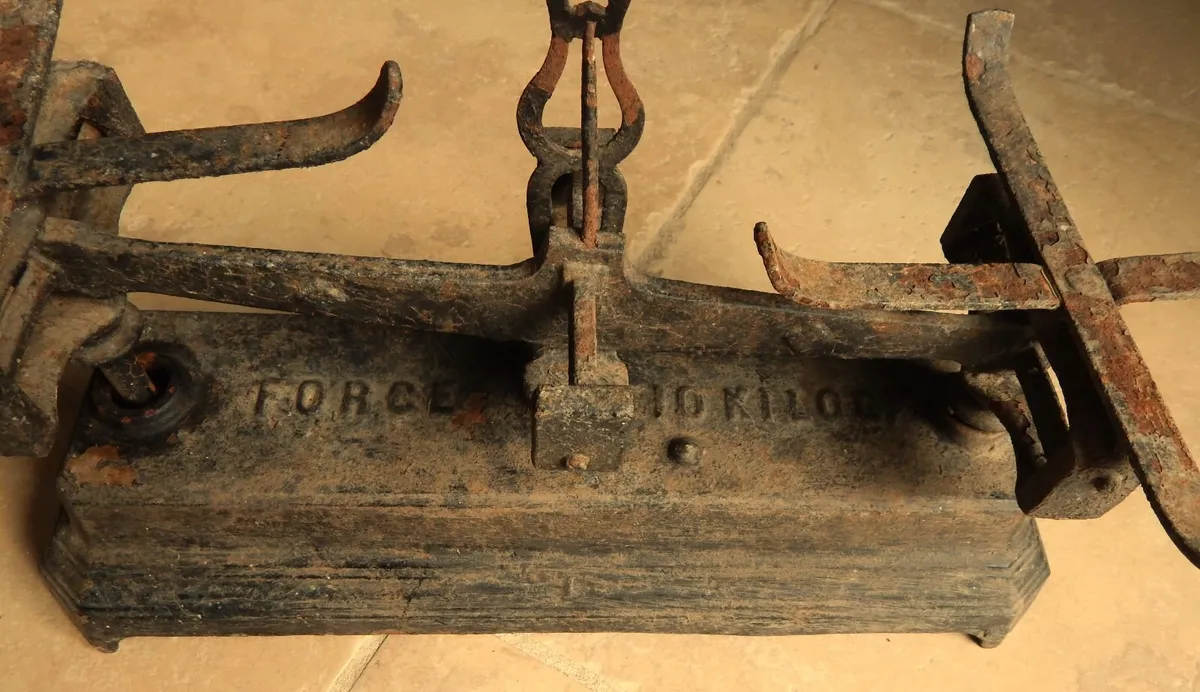 Antique French 10 Kilo Mercantile Balance Scale - Image 4